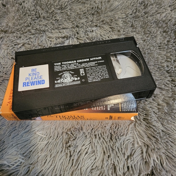 The Thomas Crown Affair VHS Movie (1999) - Picture 9 of 9